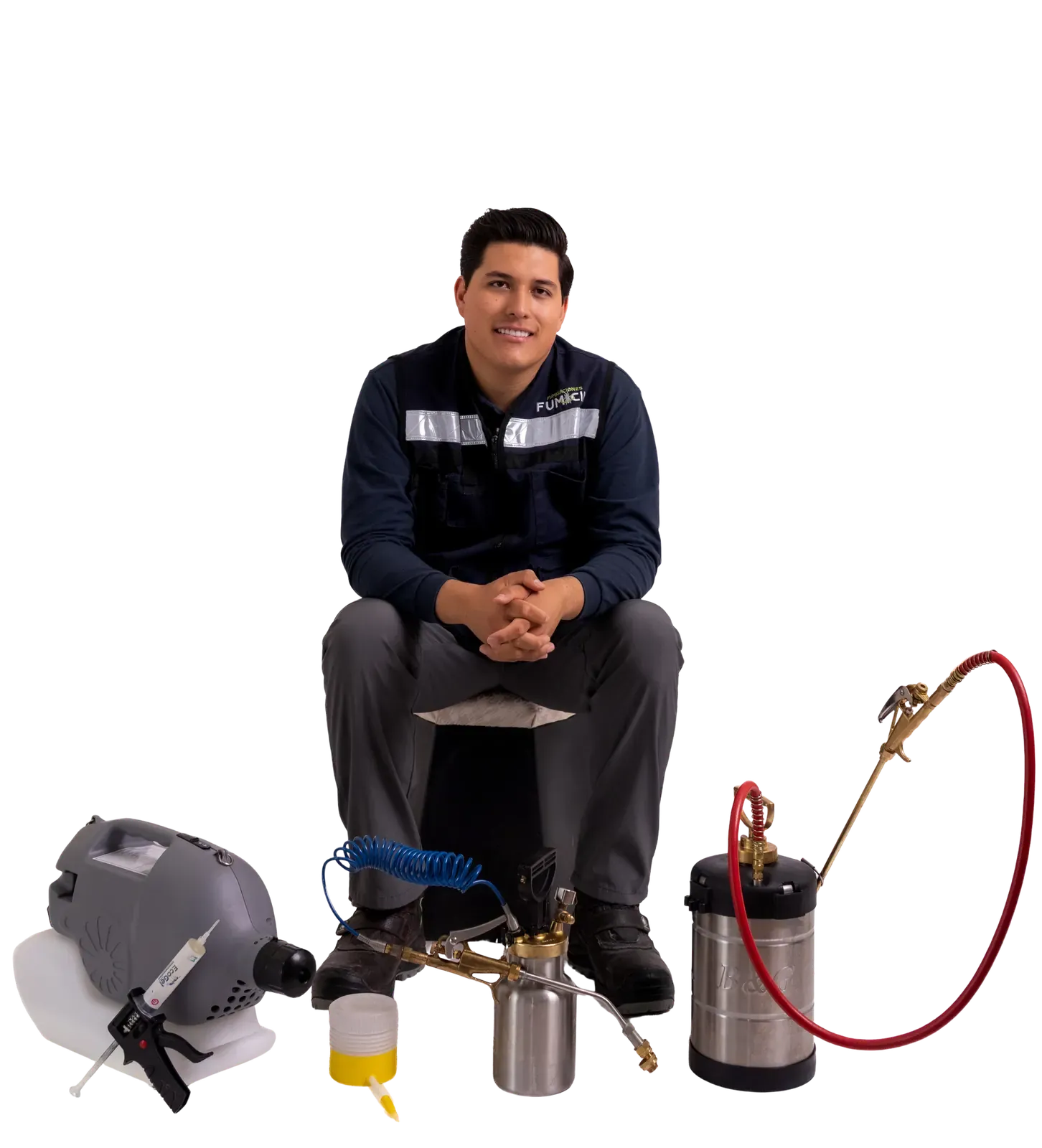 Técnico de Fumicin junto al equipo completo que lleva a cada servicio