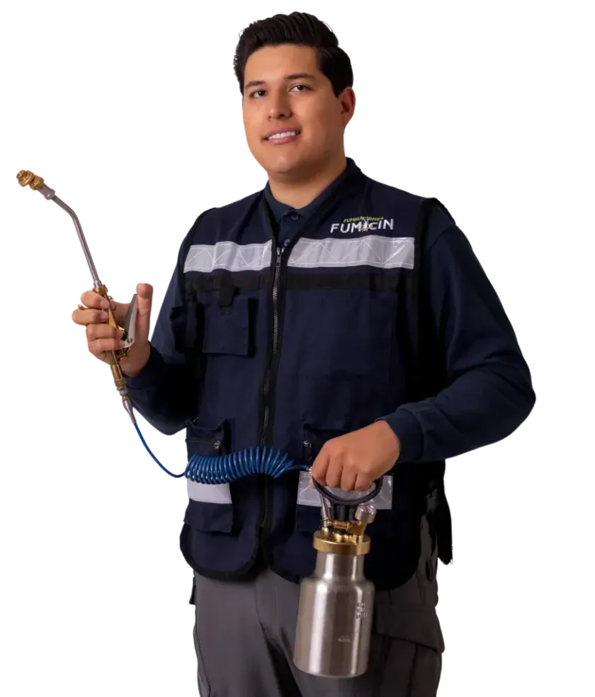 David, técnico certificado de Fumicin