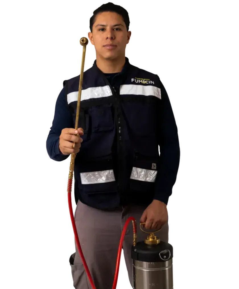 Emmanuel, técnico certificado de Fumicin