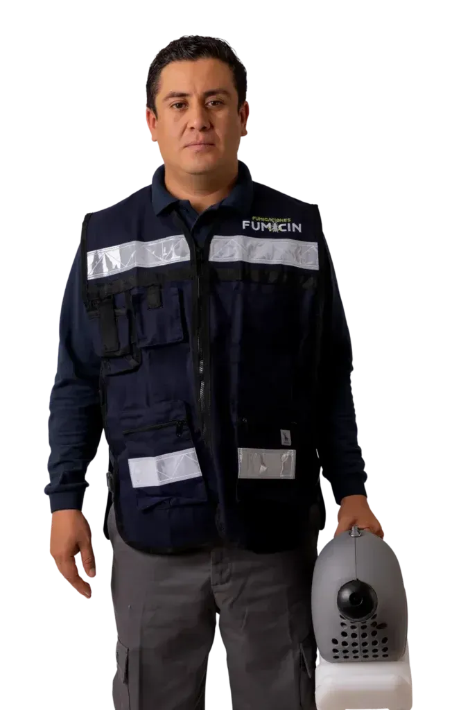 Juan, técnico certificado de Fumicin